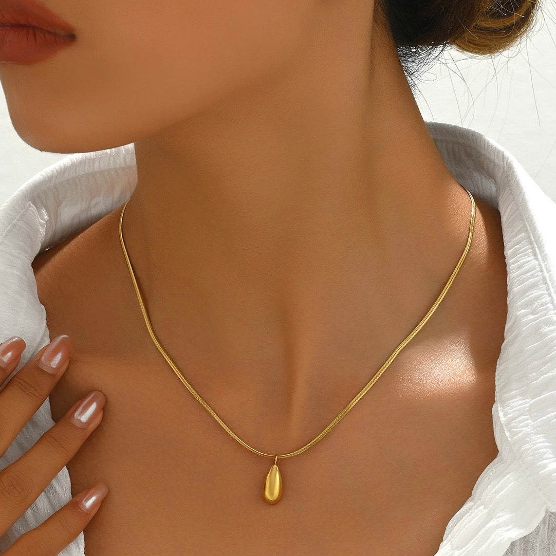 Gold Snake Chain Teardrop Pendant Necklace